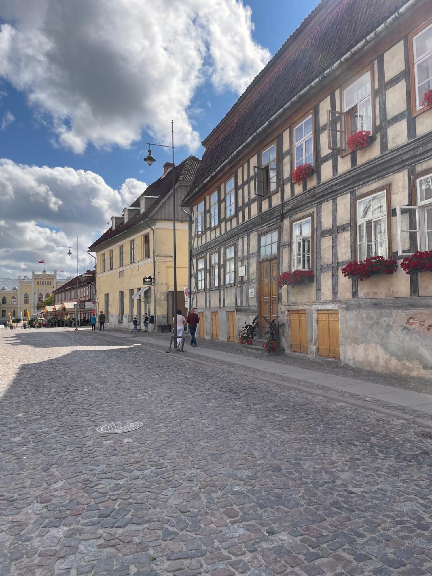 Oldest Building In Kuldiga Apartment Luaran gambar